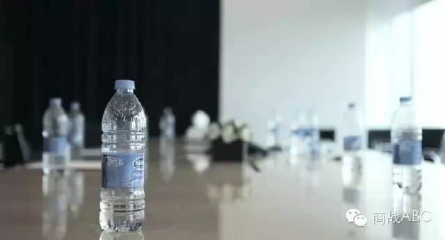 最成功的礦泉水包裝營銷：只賣半瓶水，銷量卻提高652%